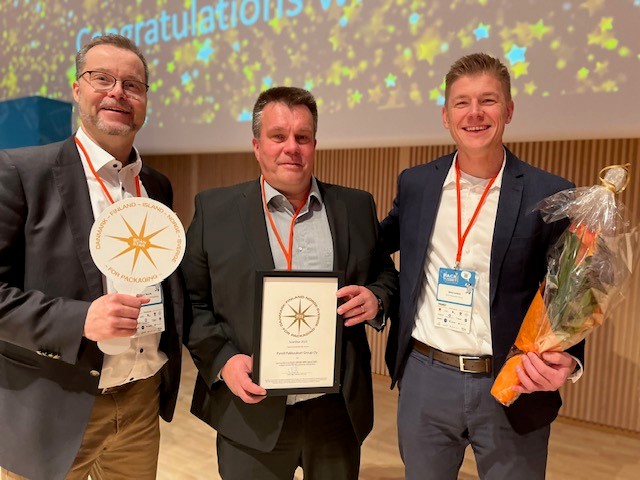 Mika Lankila and Mauri Reinilä from Pyroll Packaging and Erkki Seikkula from Nammo Lapua were joyful when collecting ScanStar packaging prize at Tamperetalo stage during PackSummit 2023 event.